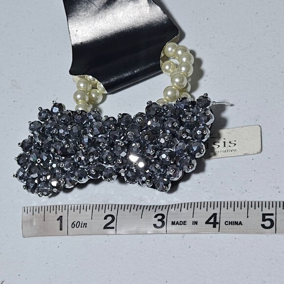 Isis Creative Faux Pearl Beaded Stretch Bracelet Silver Bow Encrusted Accent - Picture 5 of 5